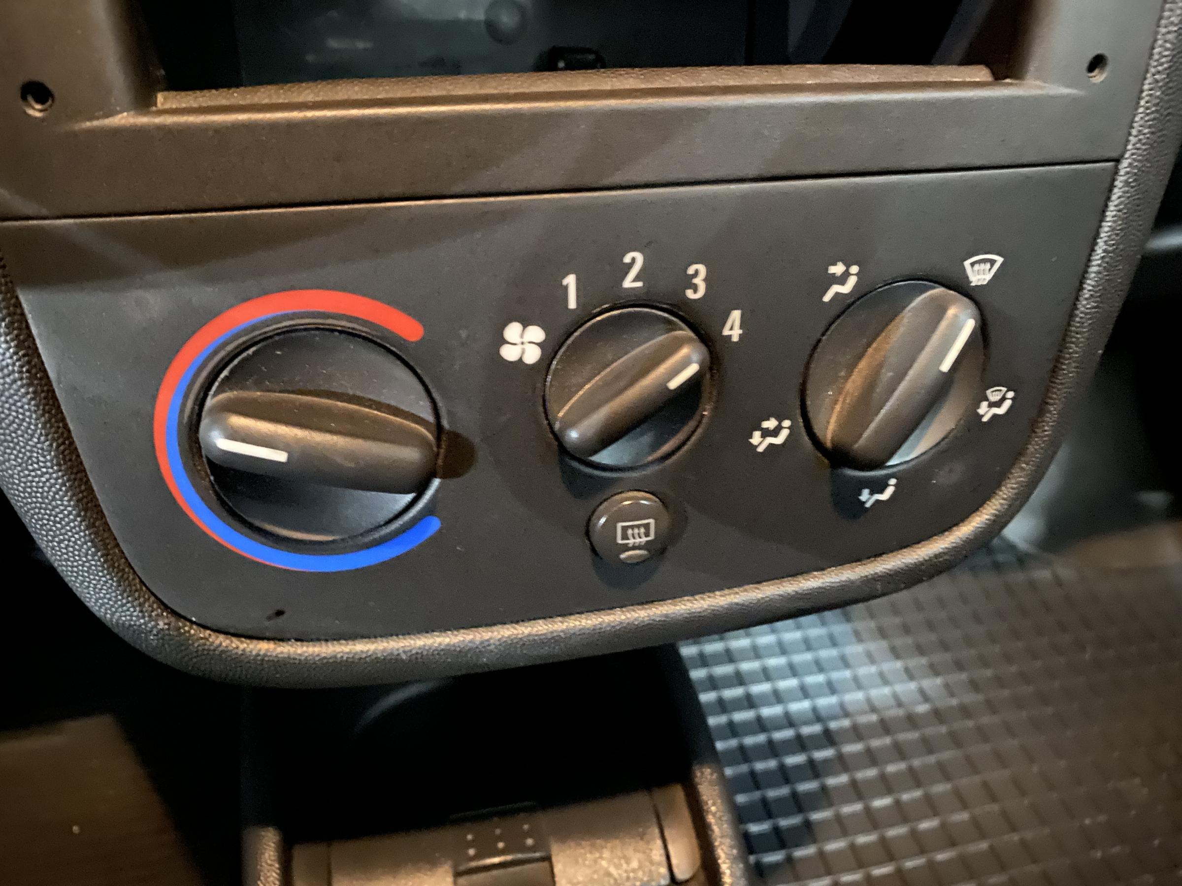 Opel Corsa, 2003 - pohled č. 13