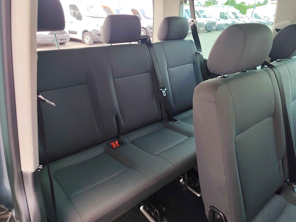 Volkswagen Caravelle 2.5TDi  8míst