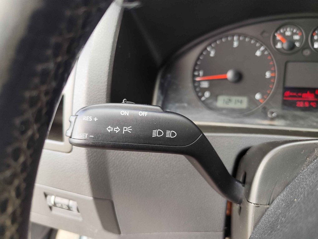 Volkswagen Caravelle 2.5TDi  8míst