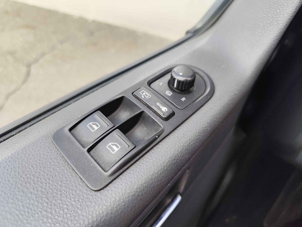 Volkswagen Caravelle 2.5TDi  8míst