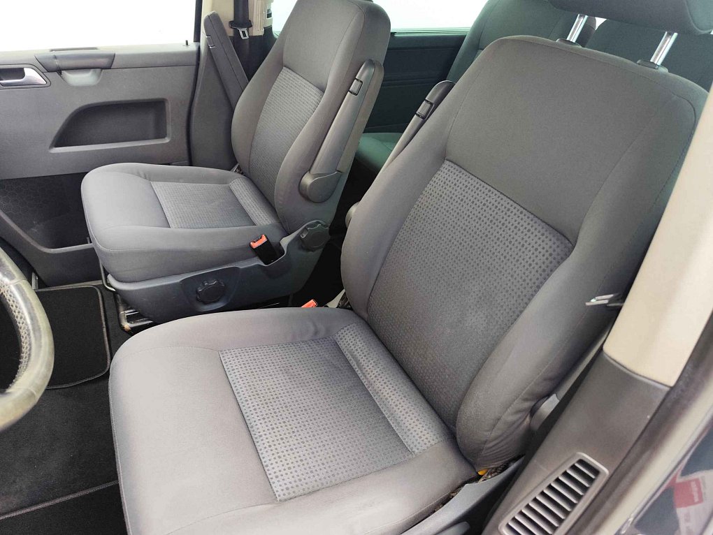 Volkswagen Caravelle 2.5TDi  8míst