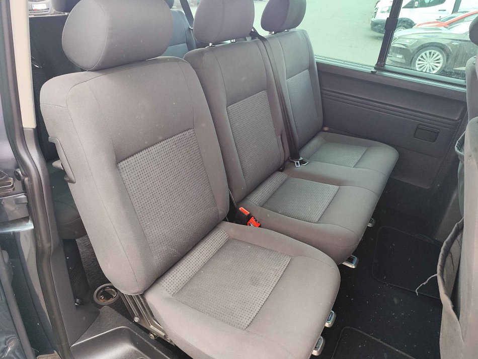 Volkswagen Caravelle 2.5TDi  8míst