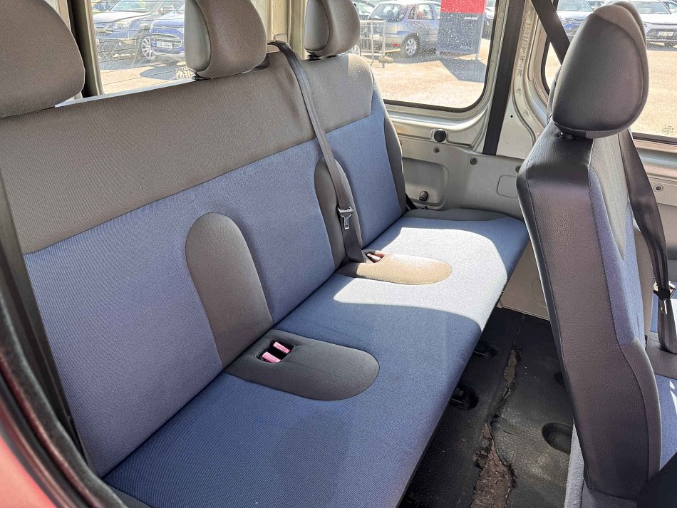 Renault Trafic 2.0dCi  9míst