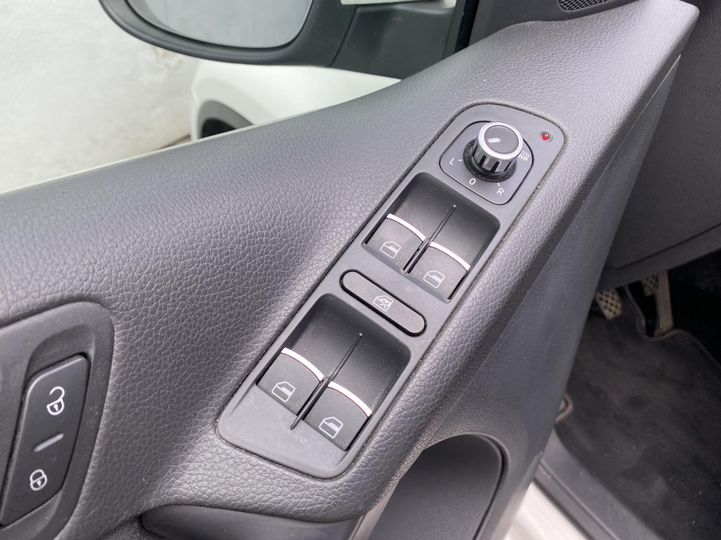 Volkswagen Tiguan, 2012 - pohled č. 13