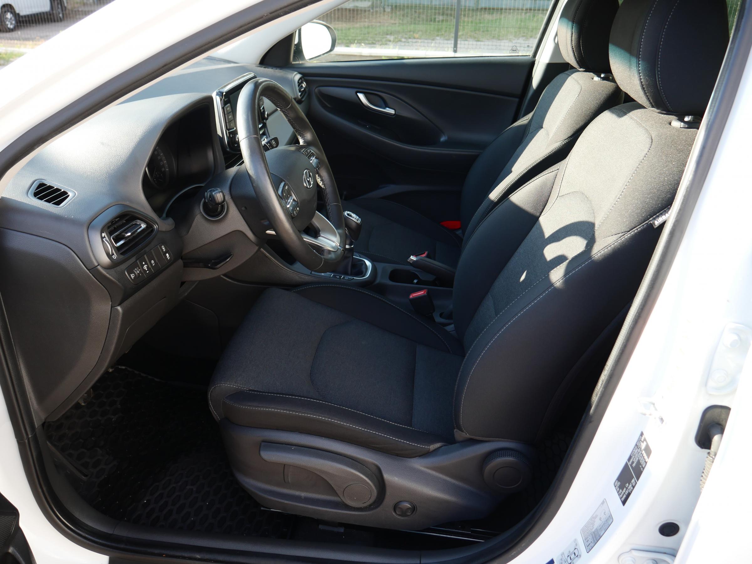 Hyundai i30, 2021 - pohled č. 16