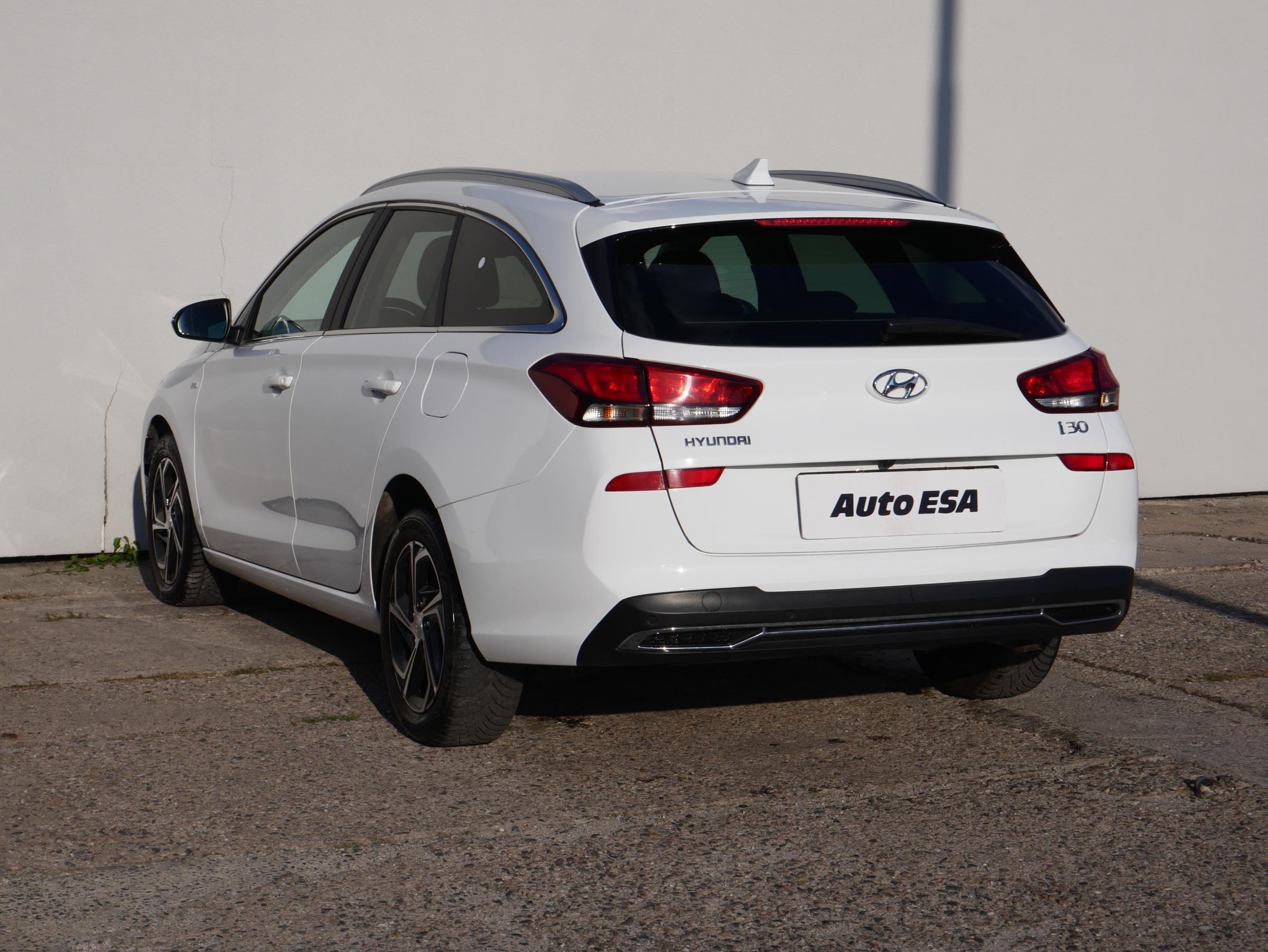 Hyundai i30, 2021 - pohled č. 4