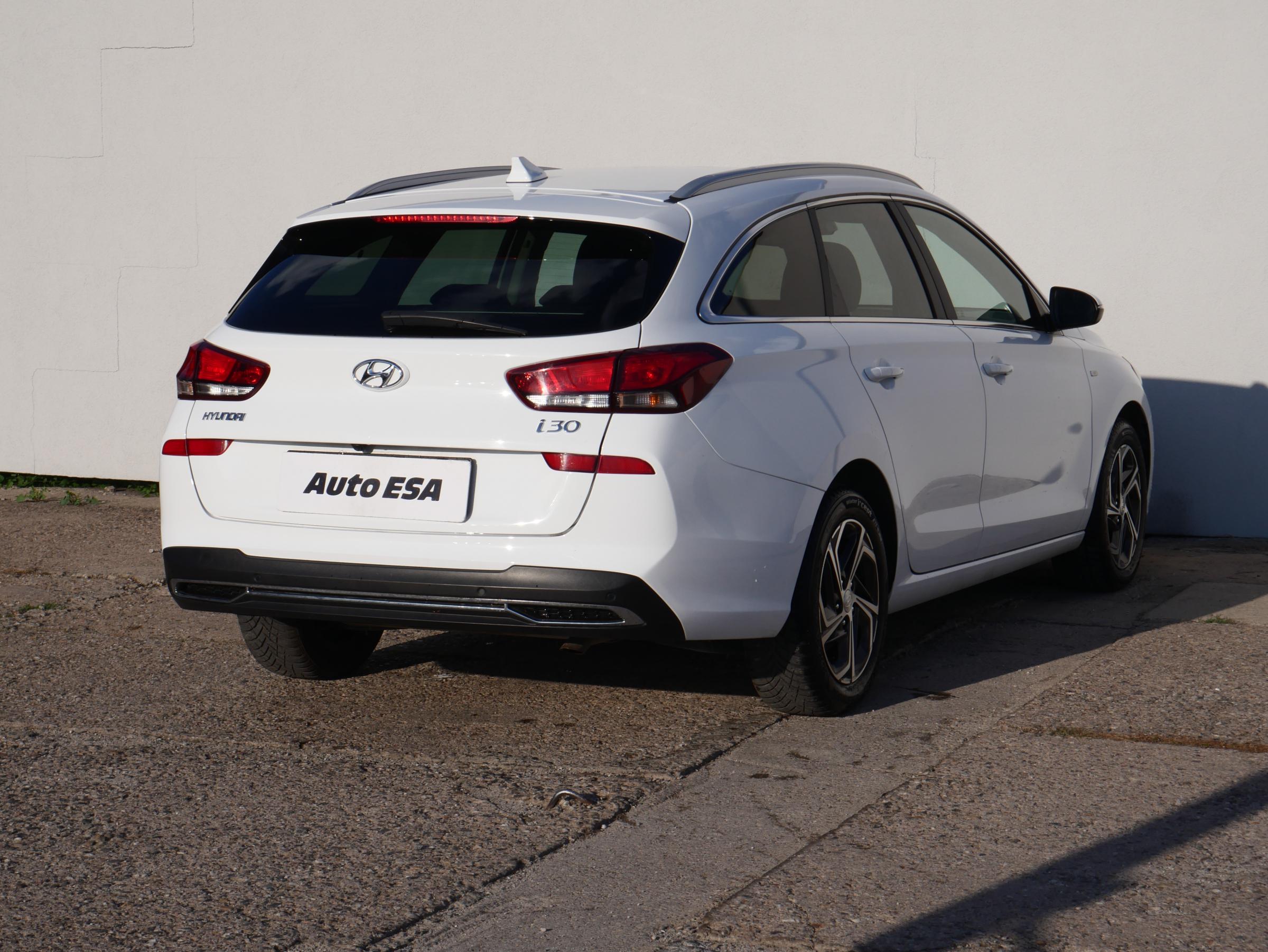 Hyundai i30, 2021 - pohled č. 6