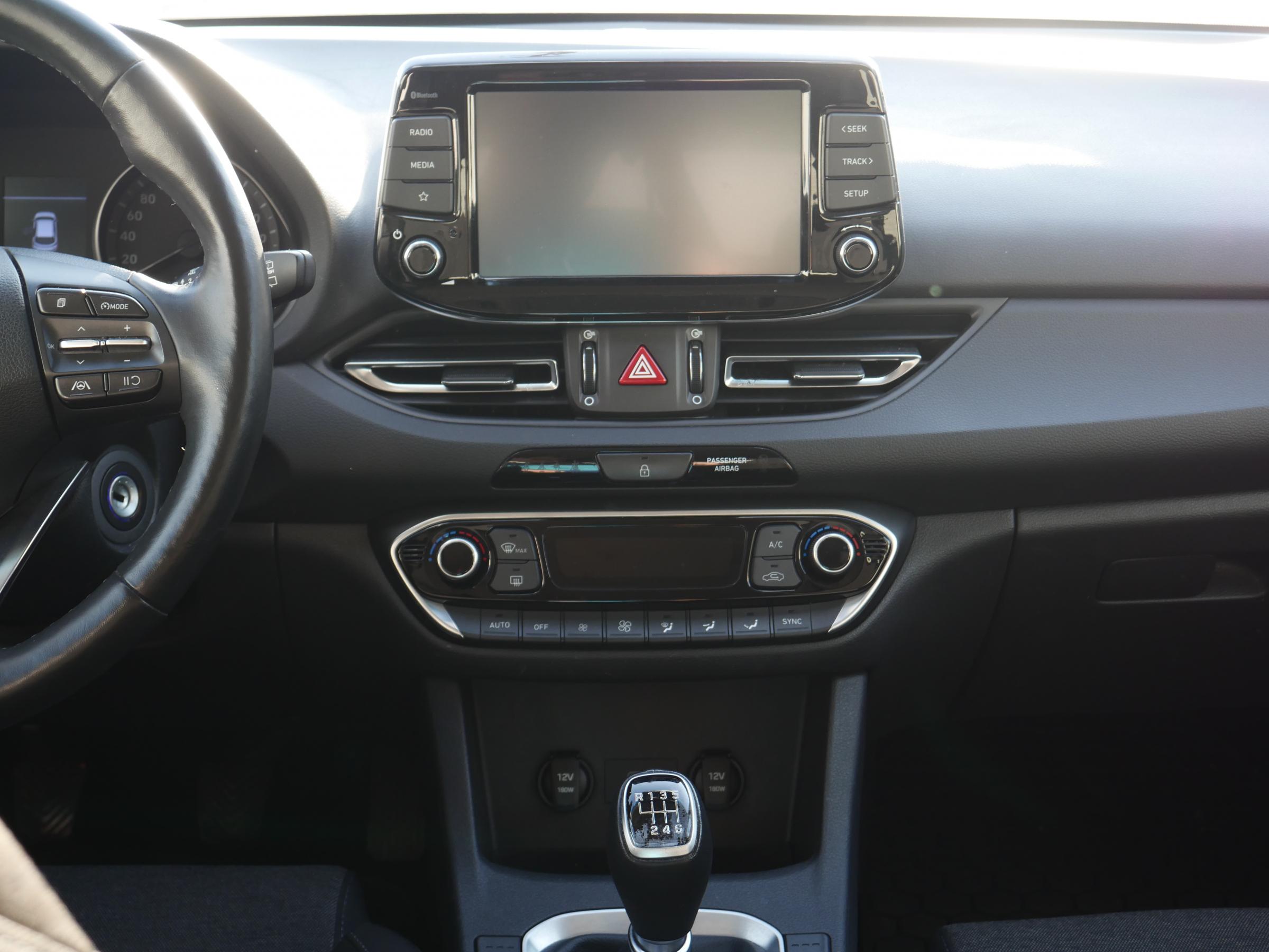 Hyundai i30, 2021 - pohled č. 9