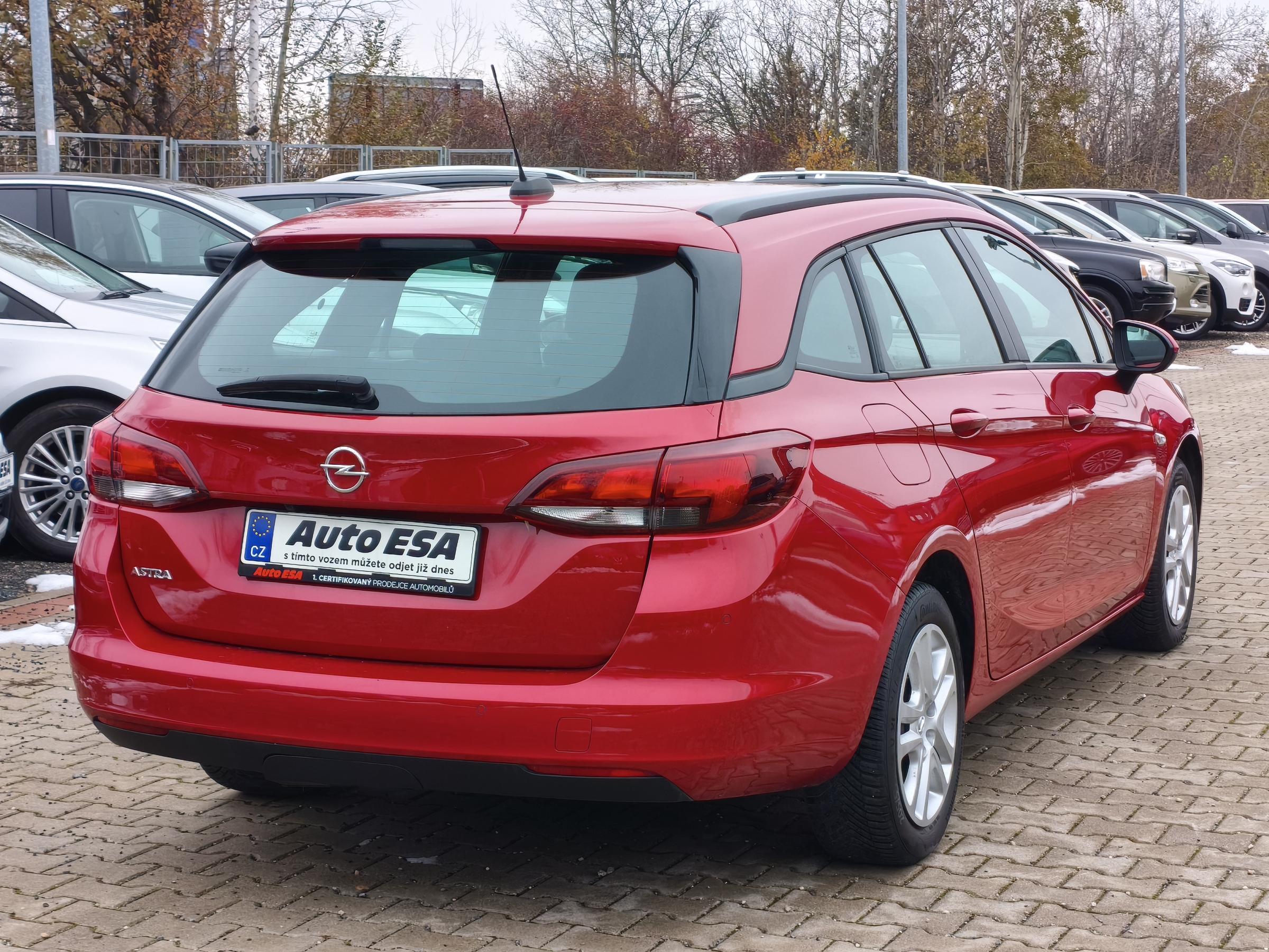 Opel Astra, 2020 - pohled č. 4