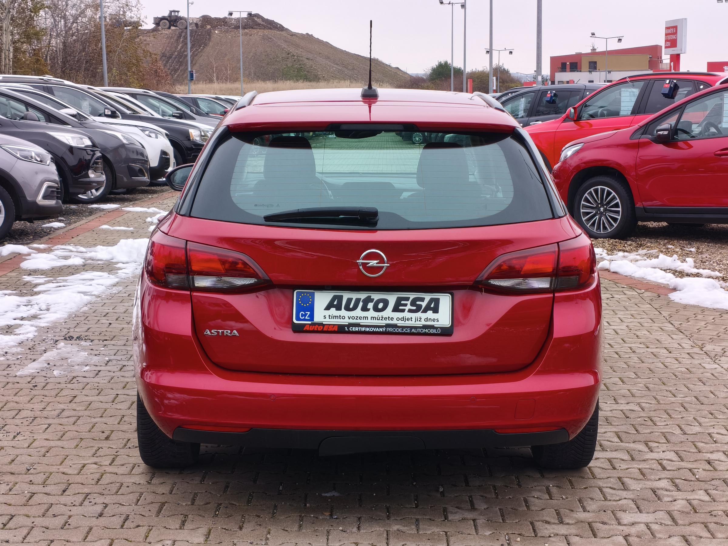 Opel Astra, 2020 - pohled č. 5