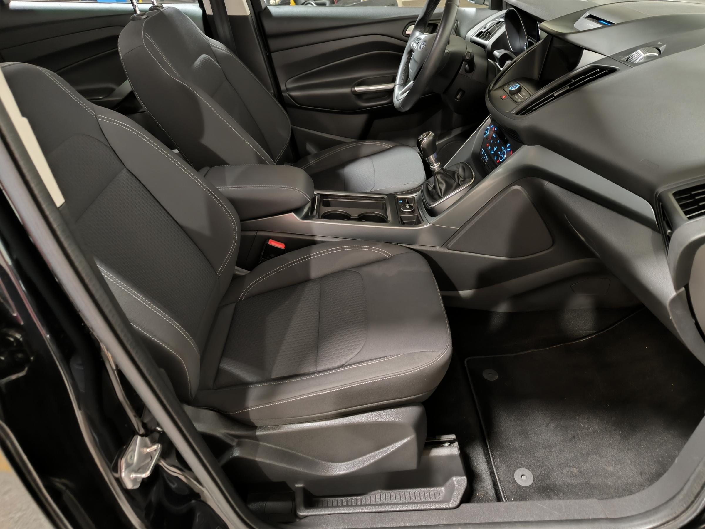 Ford Kuga, 2018 - pohled č. 12