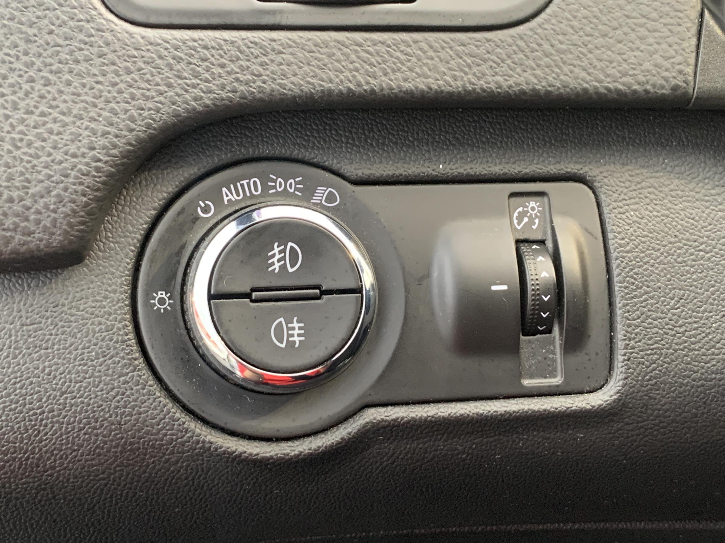 Opel Insignia, 2016 - pohled č. 18