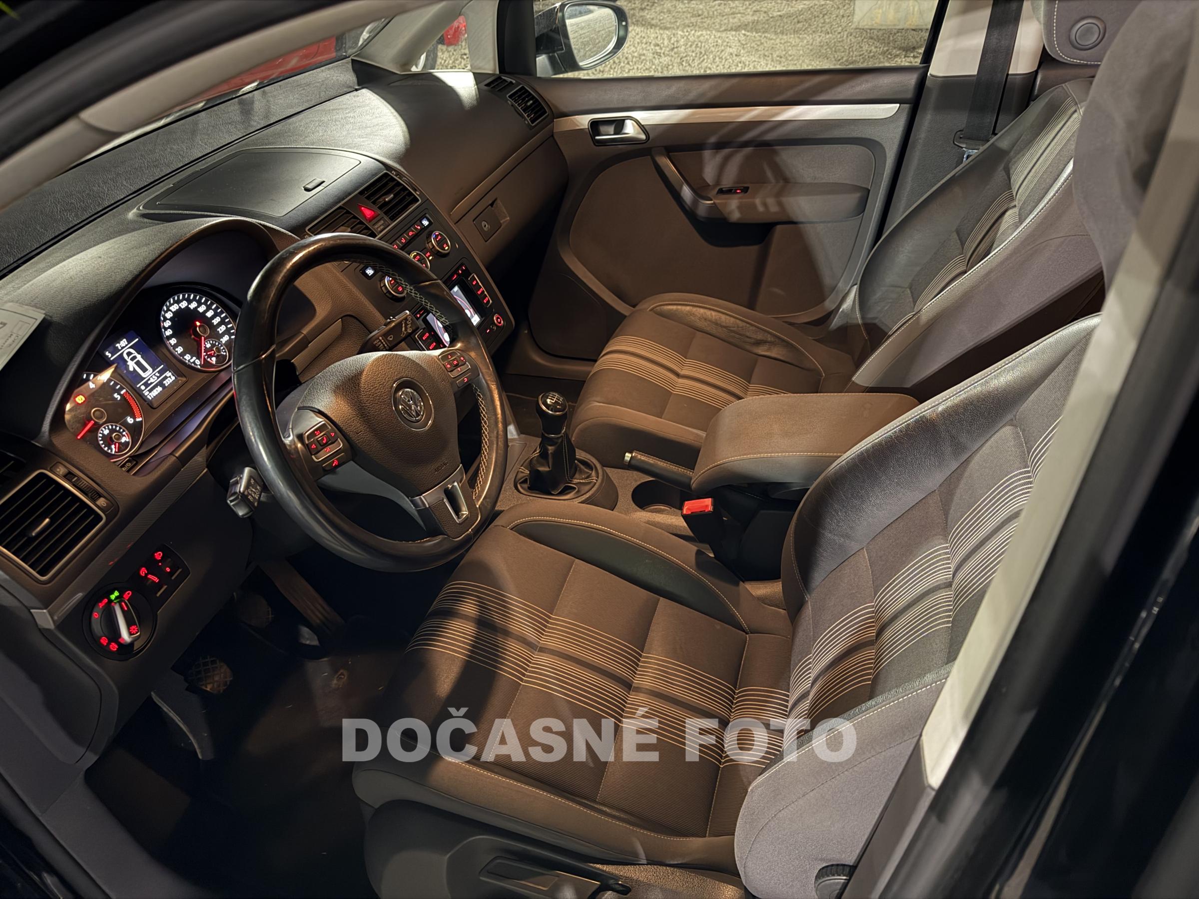 Volkswagen Touran, 2012 - pohled č. 3