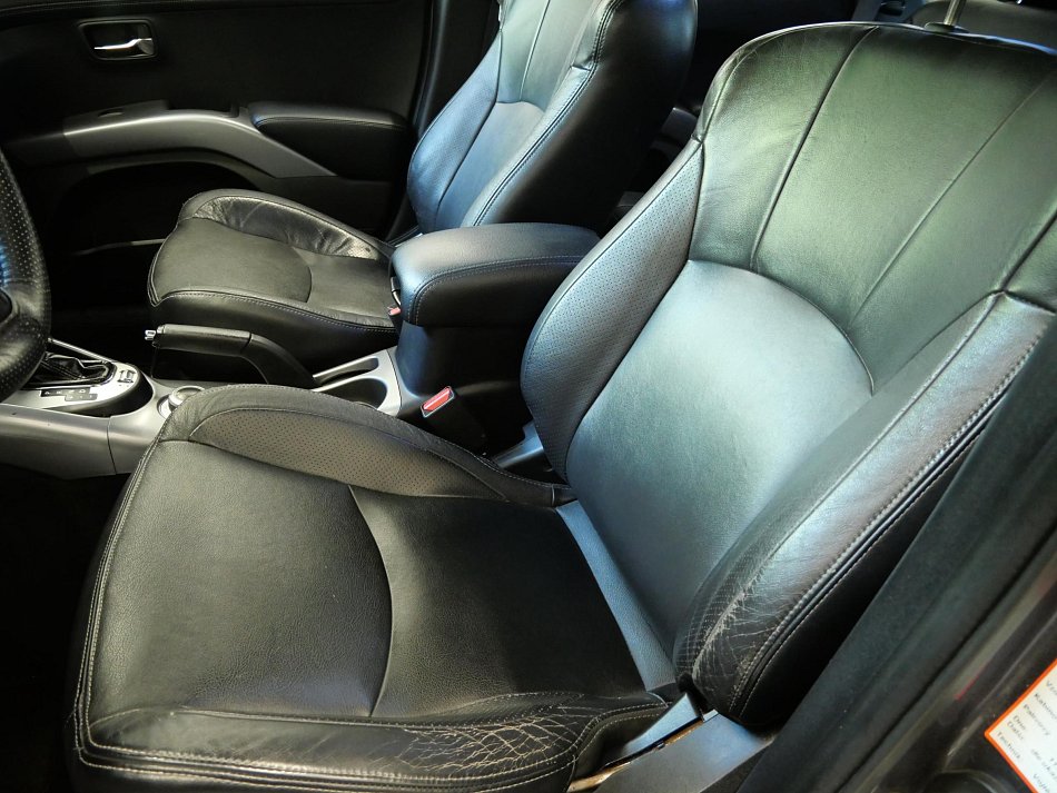 Citroën C-Crosser 2.2 HDi  4x4, 7míst