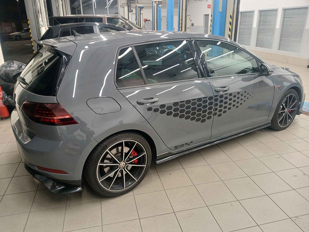 Volkswagen Golf 2.0 i 