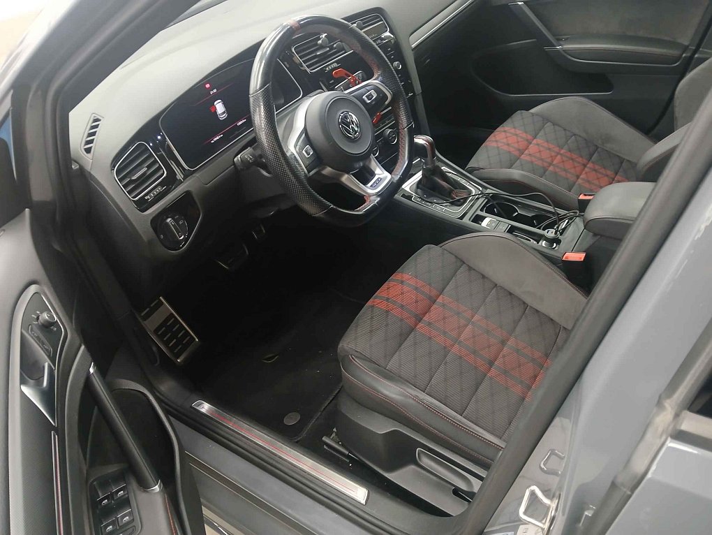 Volkswagen Golf 2.0 i 