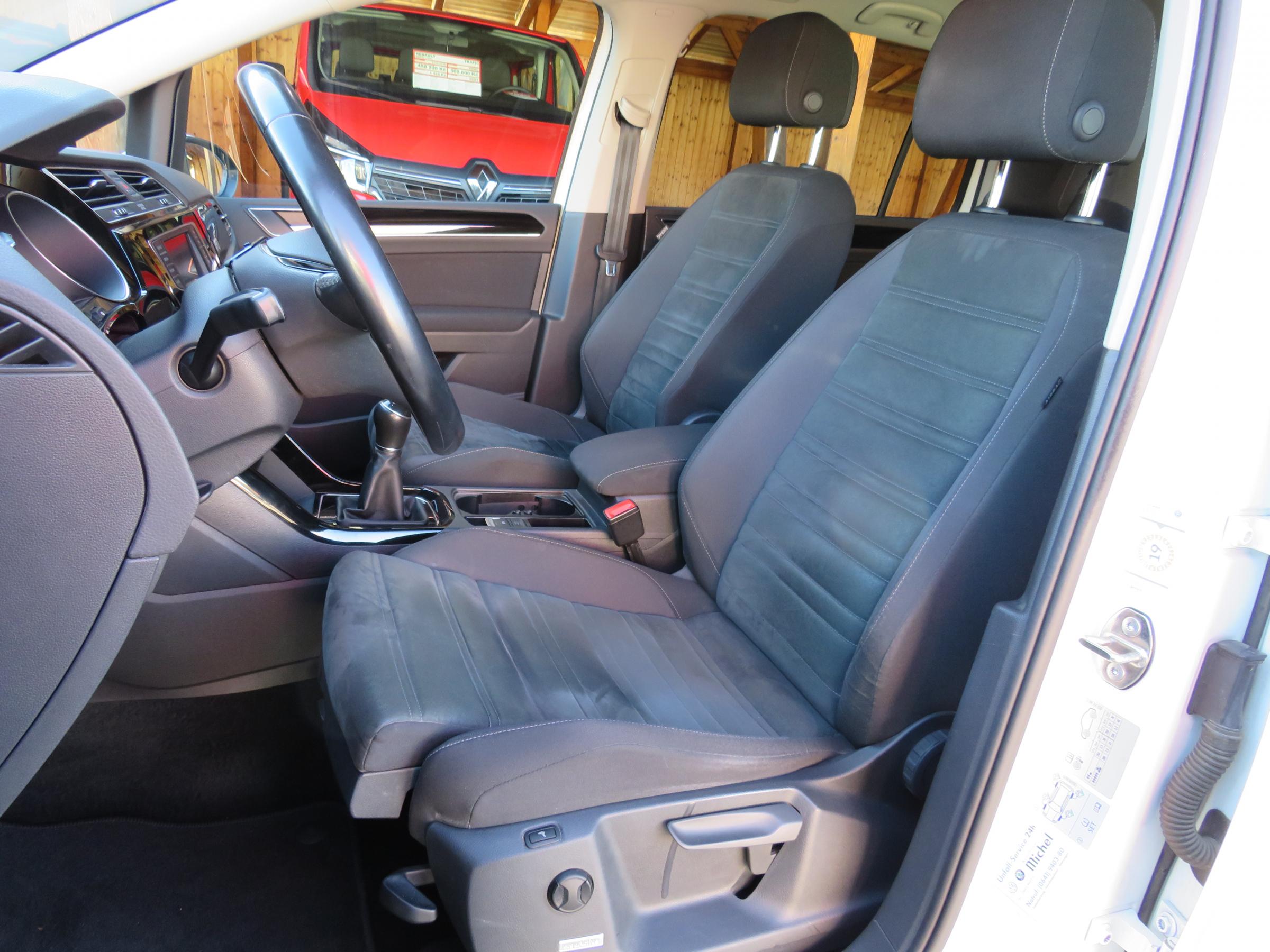 Volkswagen Touran, 2016 - pohled č. 10