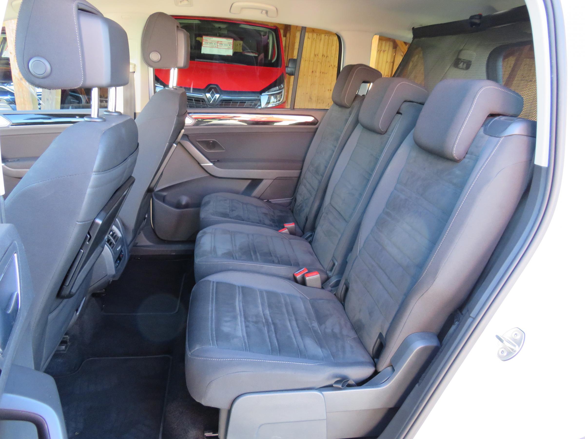 Volkswagen Touran, 2016 - pohled č. 11