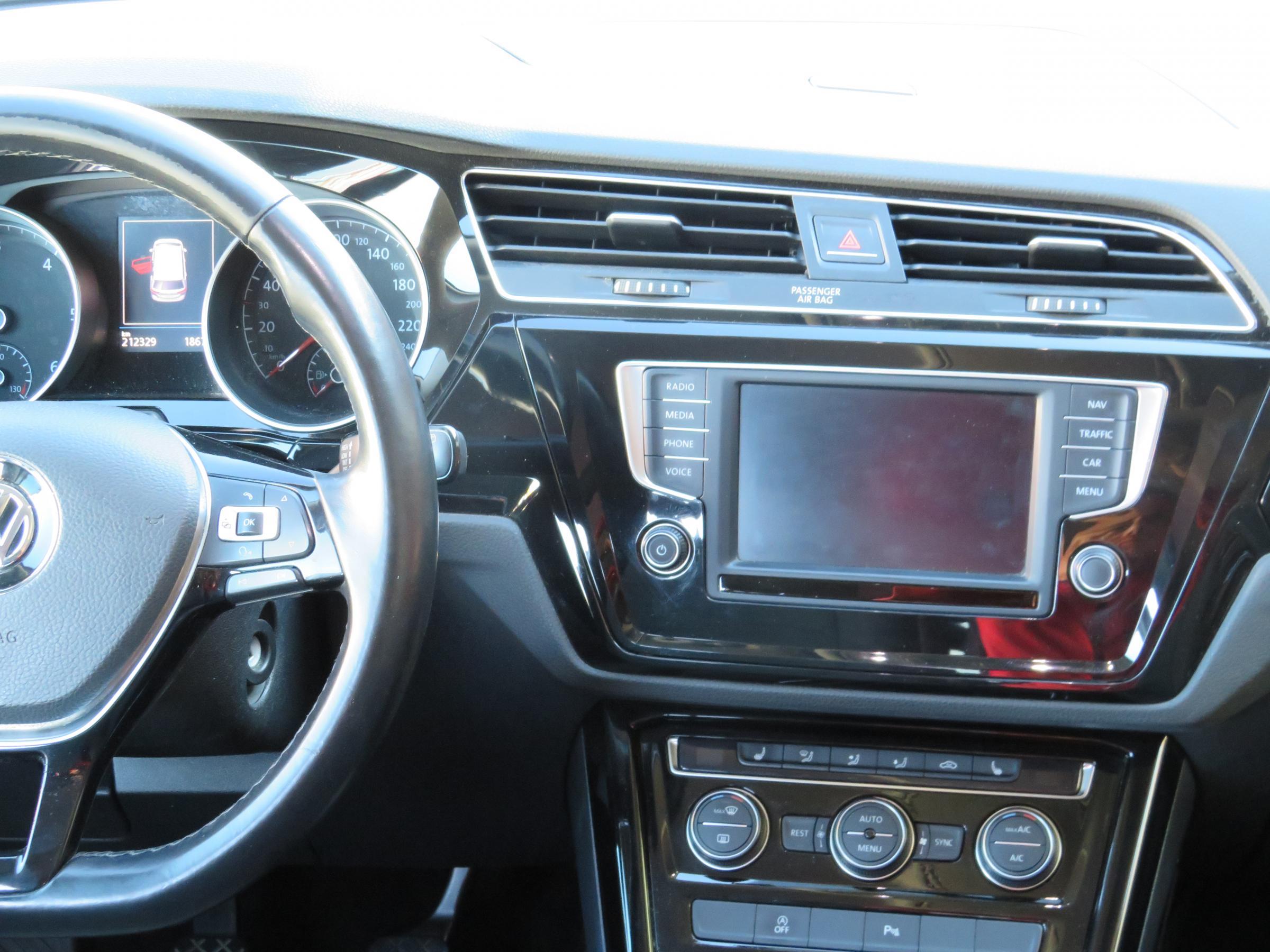 Volkswagen Touran, 2016 - pohled č. 13