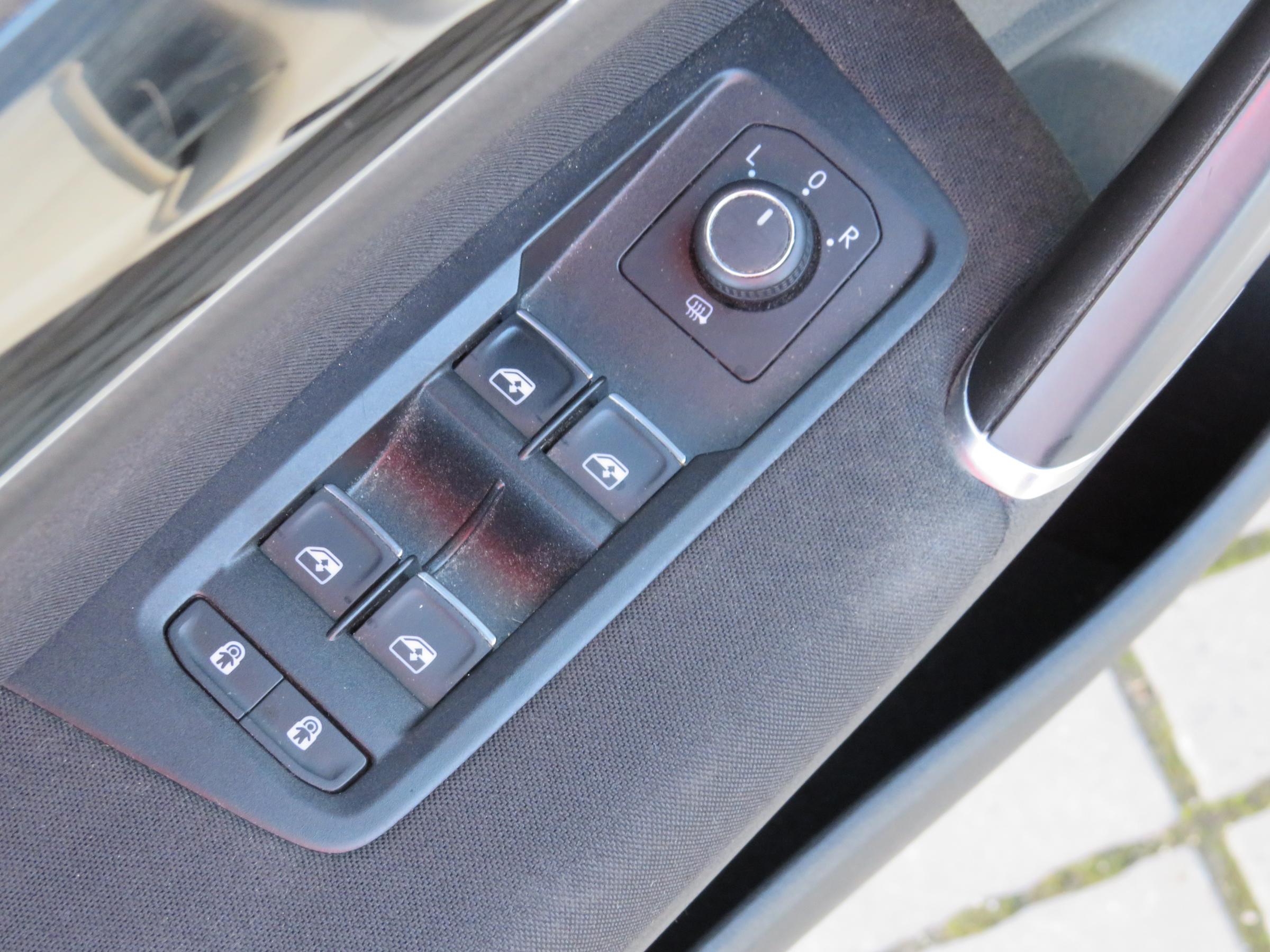 Volkswagen Touran, 2016 - pohled č. 14