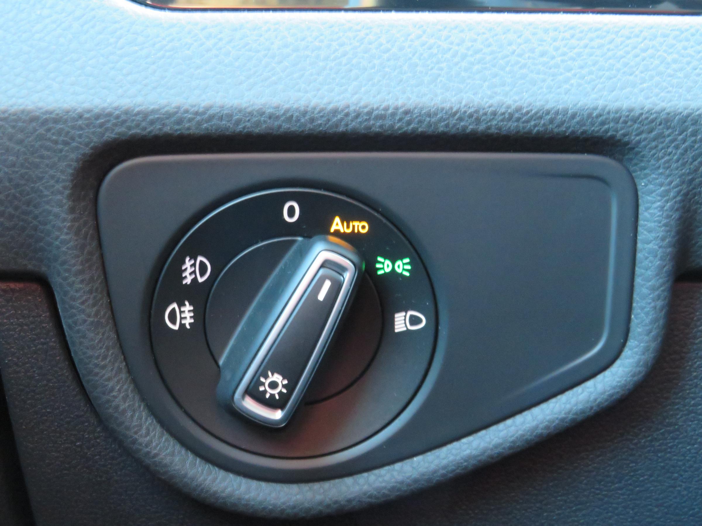 Volkswagen Touran, 2016 - pohled č. 15