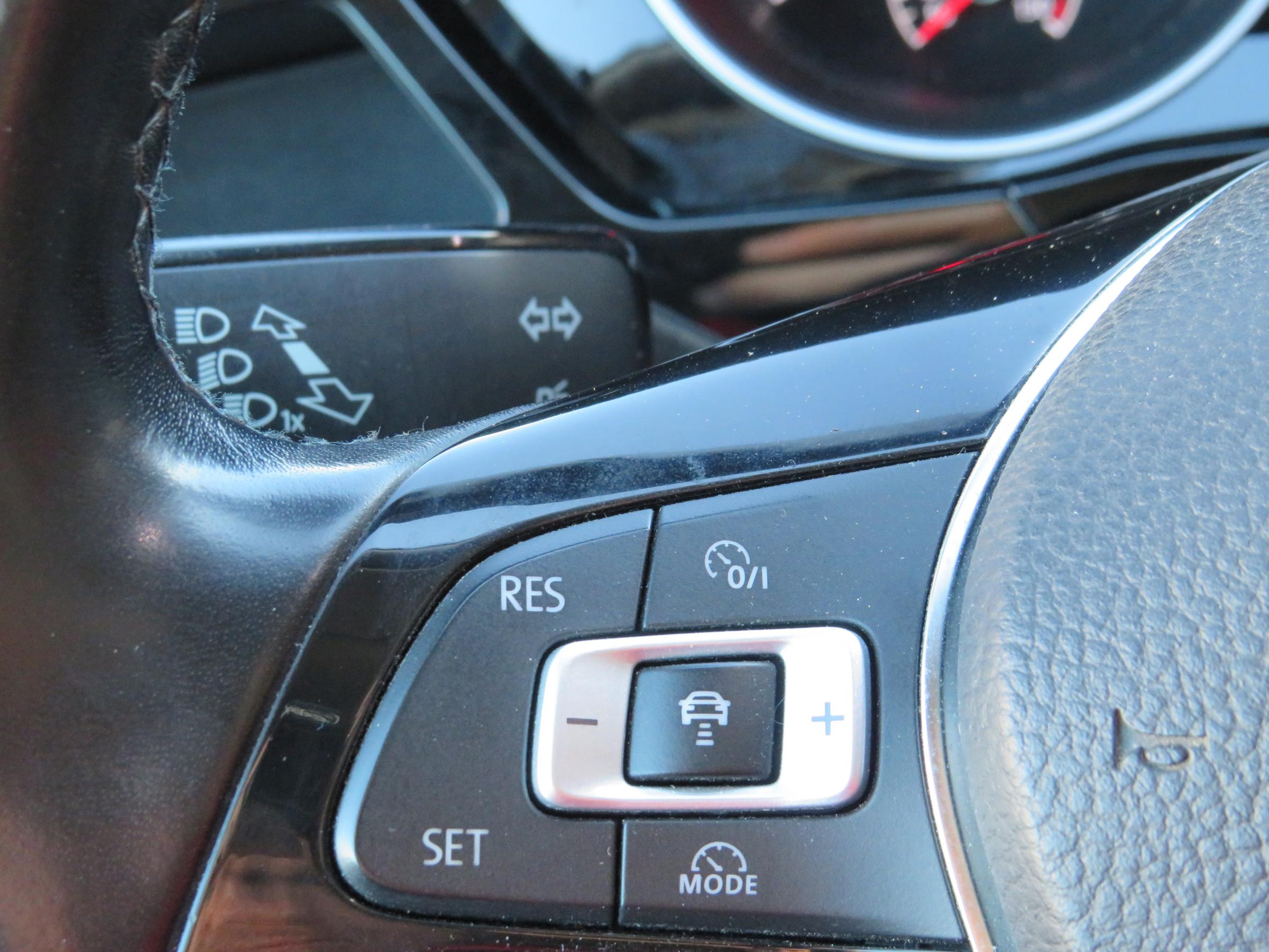 Volkswagen Touran, 2016 - pohled č. 16