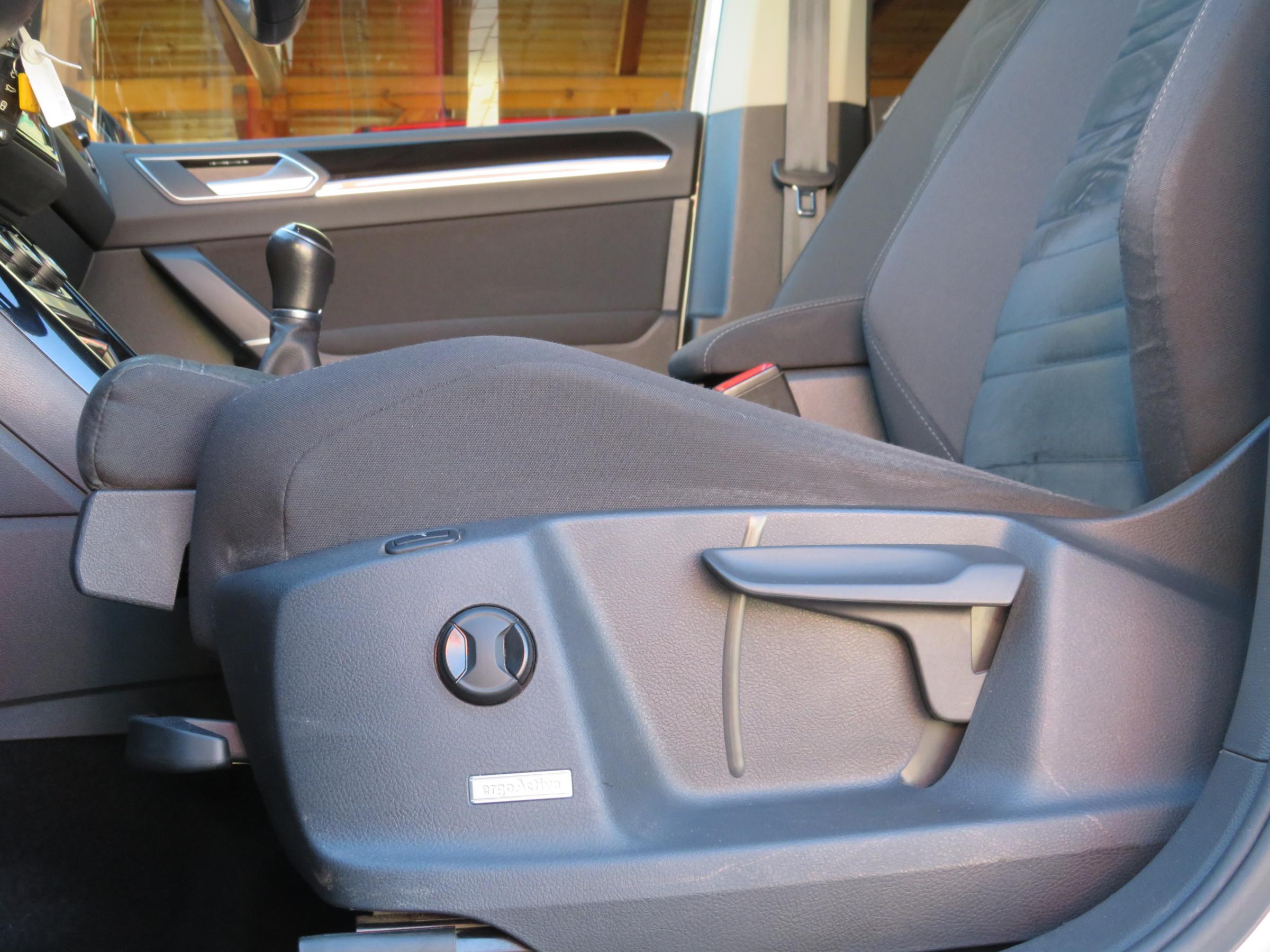 Volkswagen Touran, 2016 - pohled č. 30