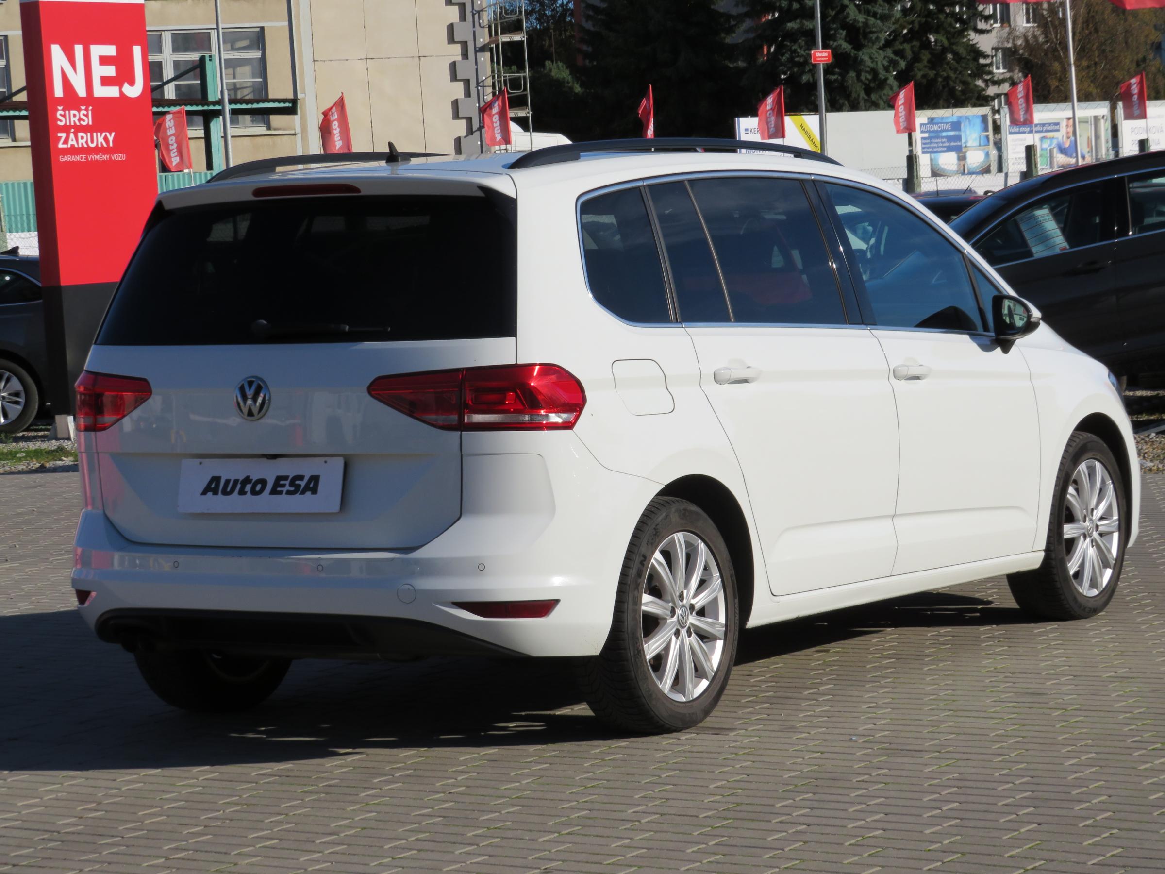 Volkswagen Touran, 2016 - pohled č. 4