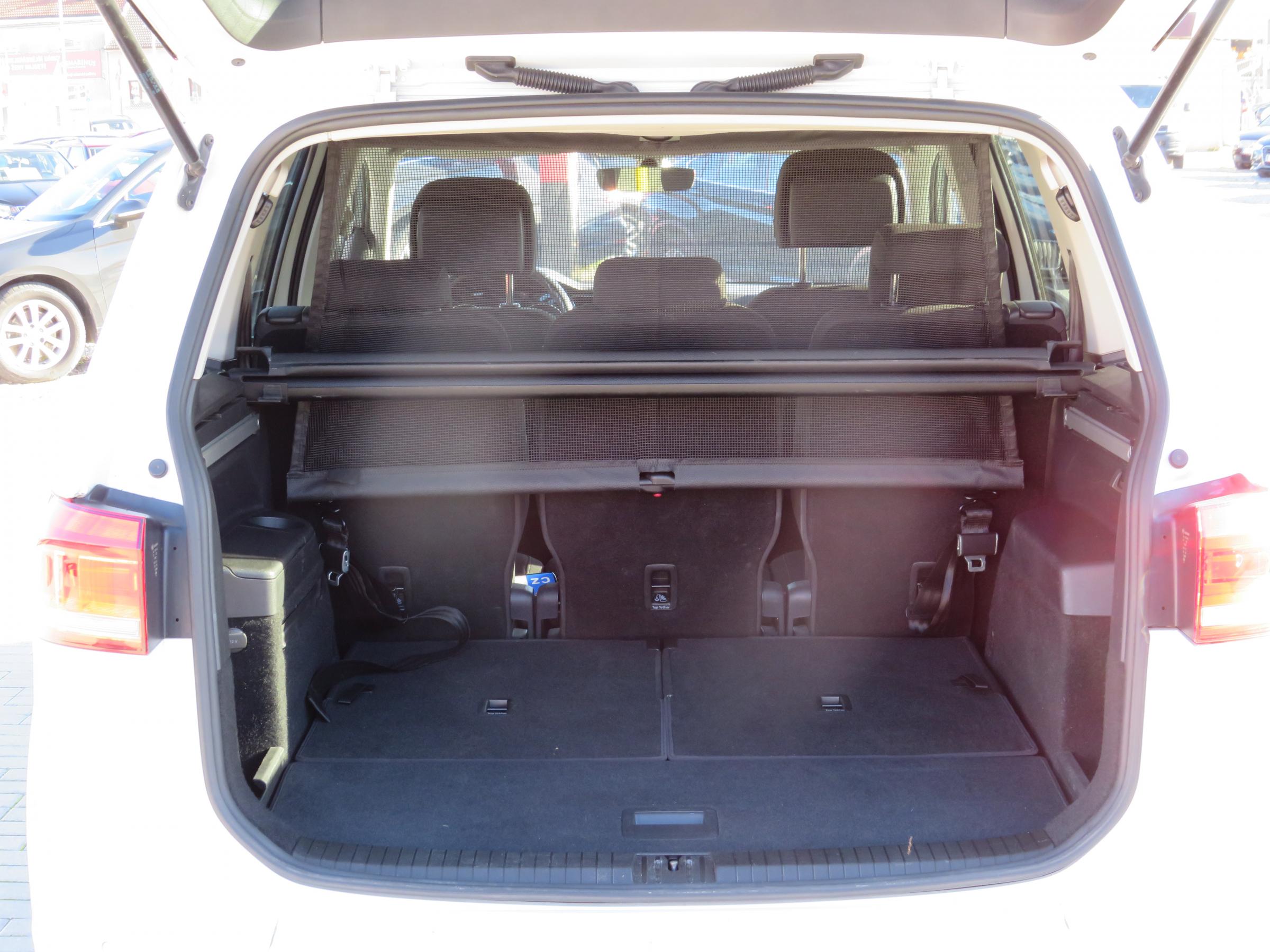 Volkswagen Touran, 2016 - pohled č. 7