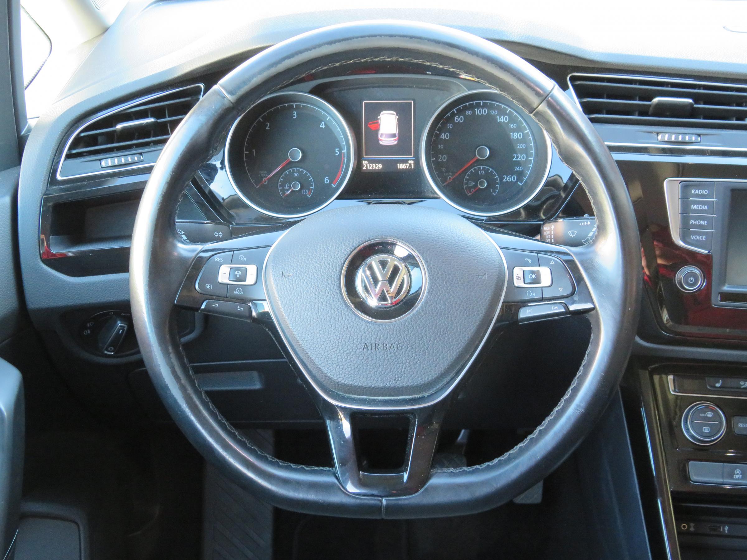 Volkswagen Touran, 2016 - pohled č. 9