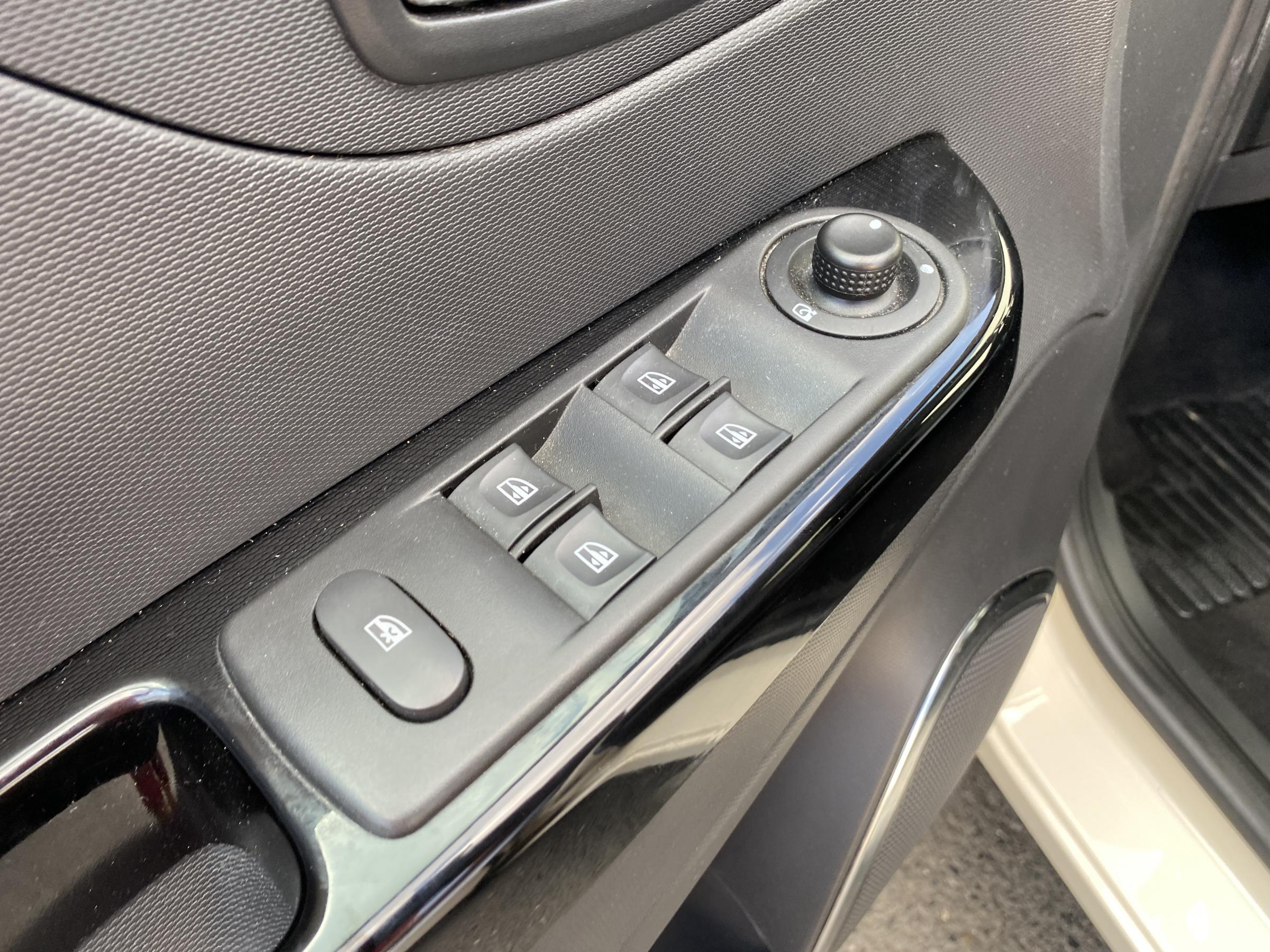 Renault Captur, 2014 - pohled č. 13