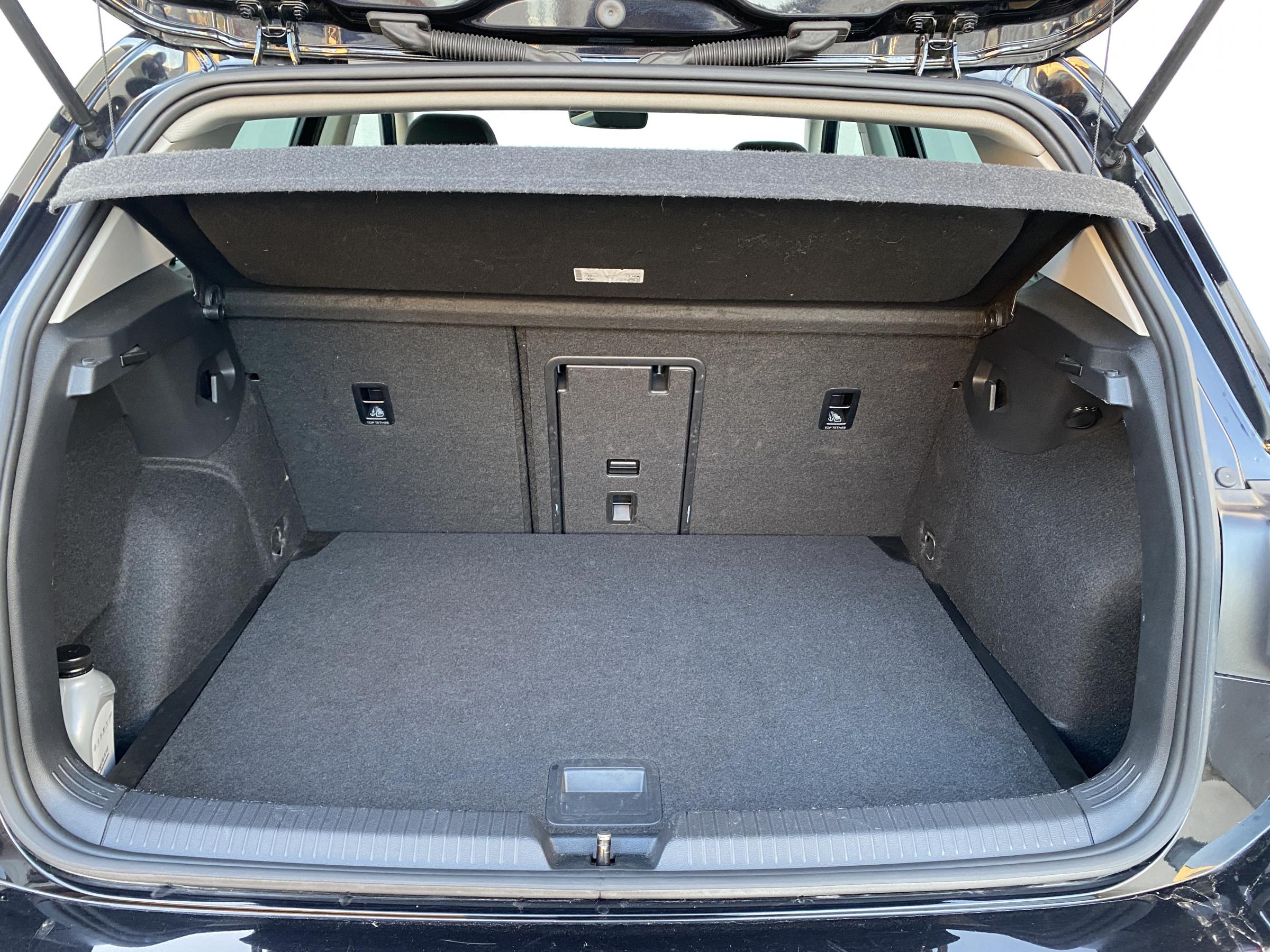 Volkswagen Golf, 2021 - pohled č. 7