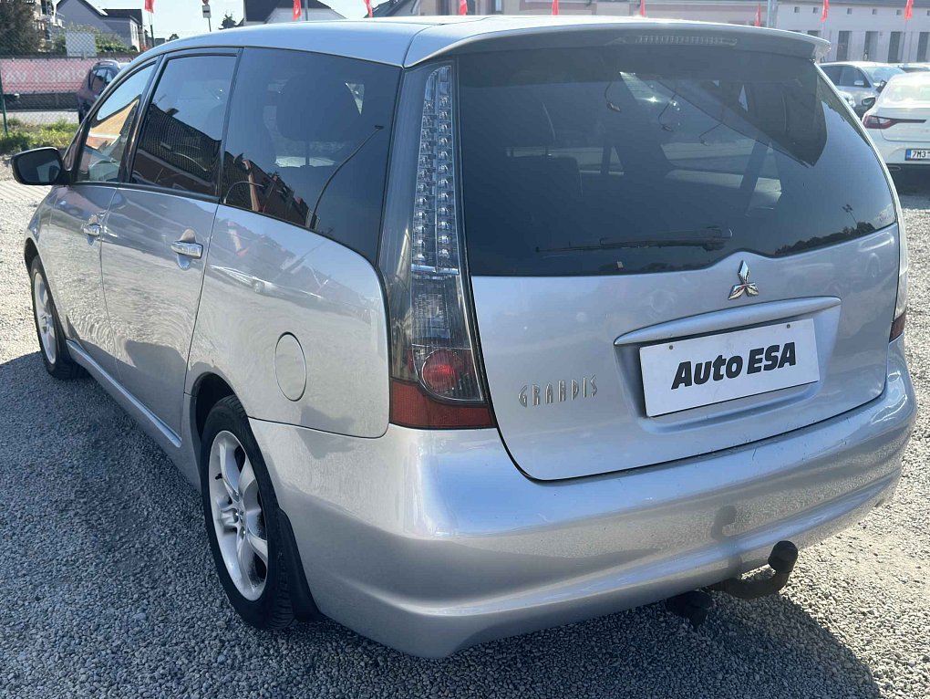 Mitsubishi Grandis 2.4i 