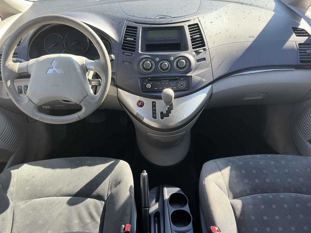 Mitsubishi Grandis 2.4i 