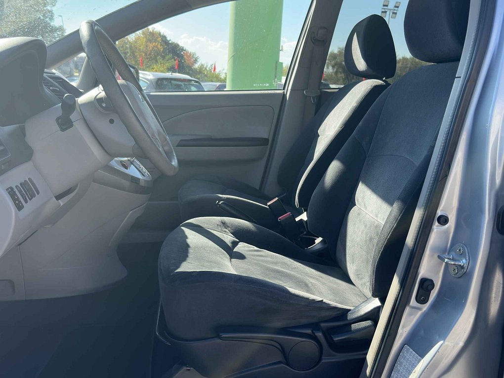 Mitsubishi Grandis 2.4i 