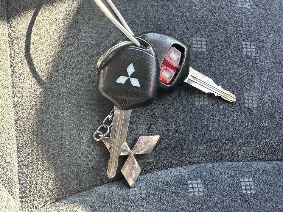 Mitsubishi Grandis 2.4i 