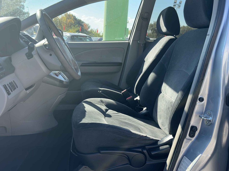 Mitsubishi Grandis 2.4i 