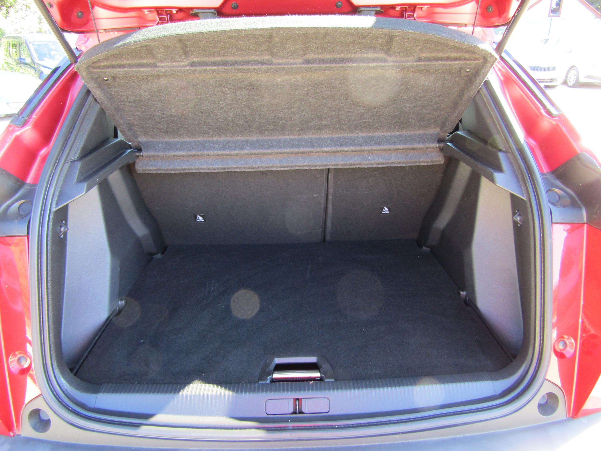 Peugeot 2008, 2020 - pohled č. 7