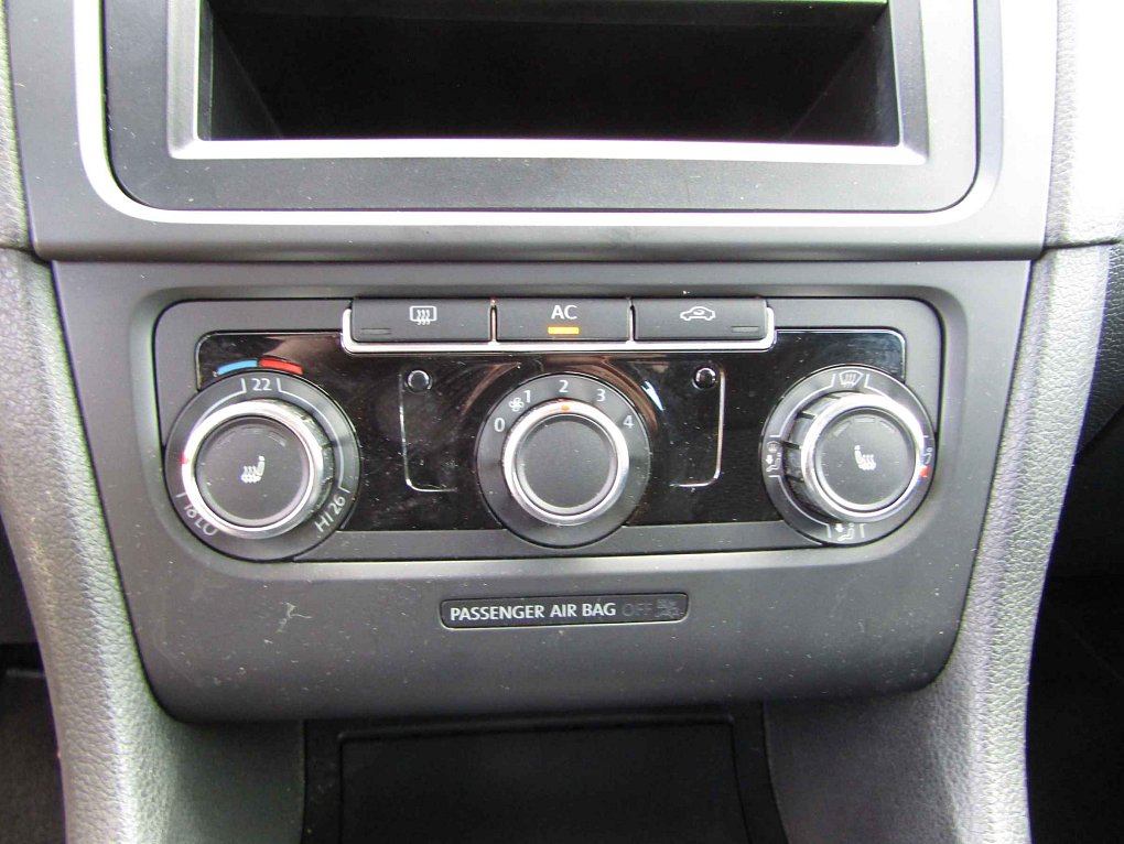 Volkswagen Golf 1.4 MPI 