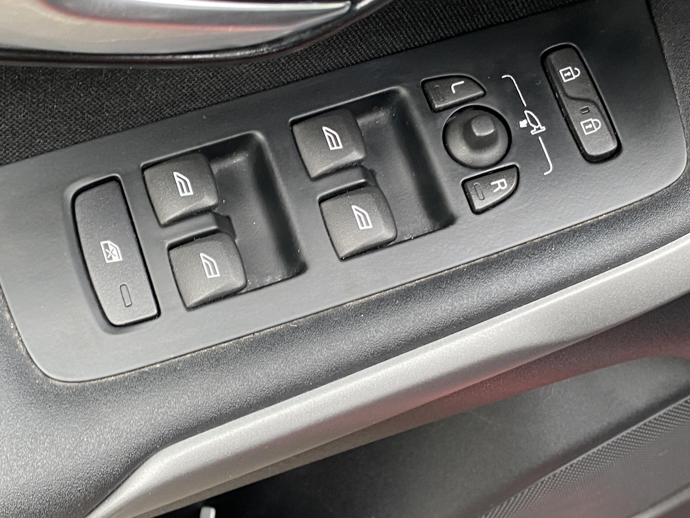 Volvo V40, 2016 - pohled č. 11