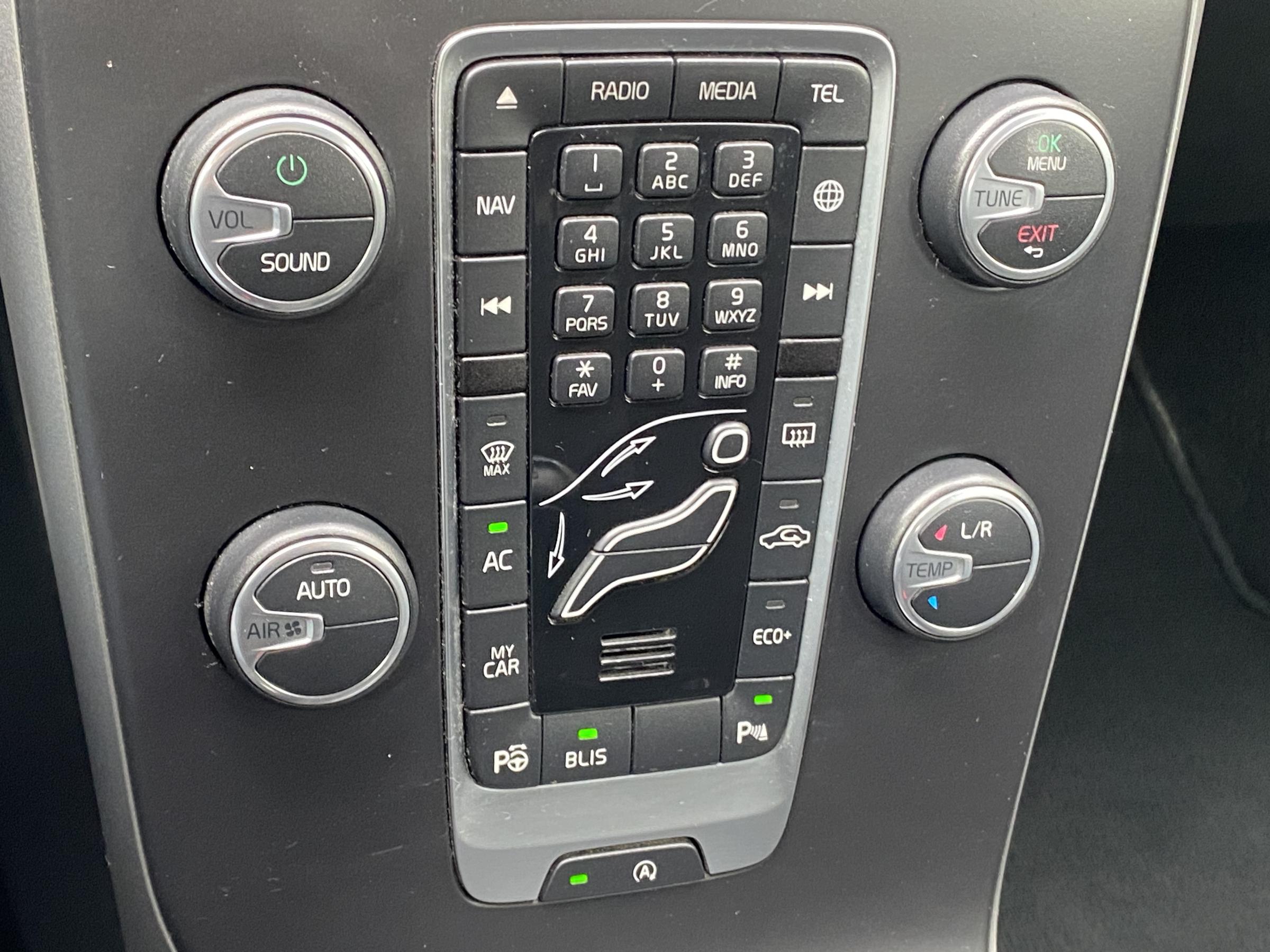 Volvo V40, 2016 - pohled č. 16