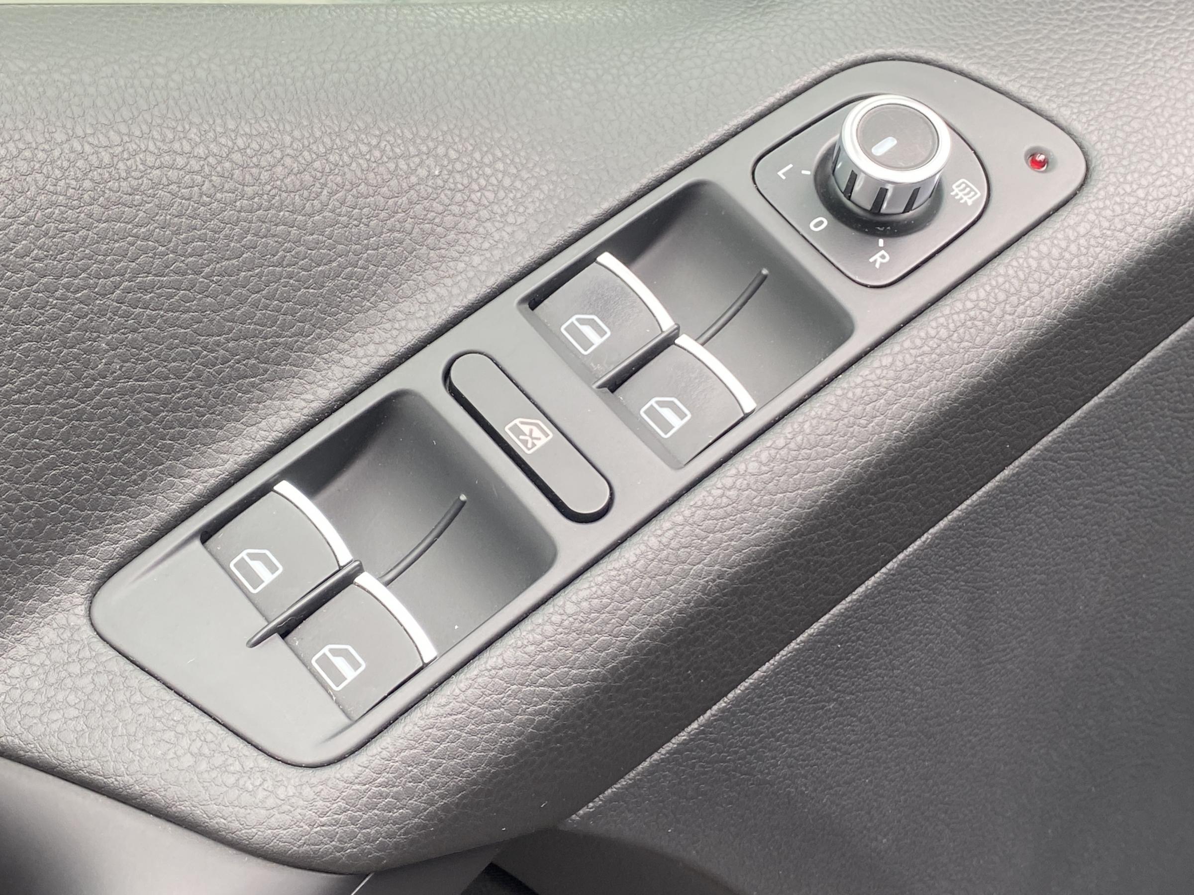 Volkswagen Tiguan, 2012 - pohled č. 12