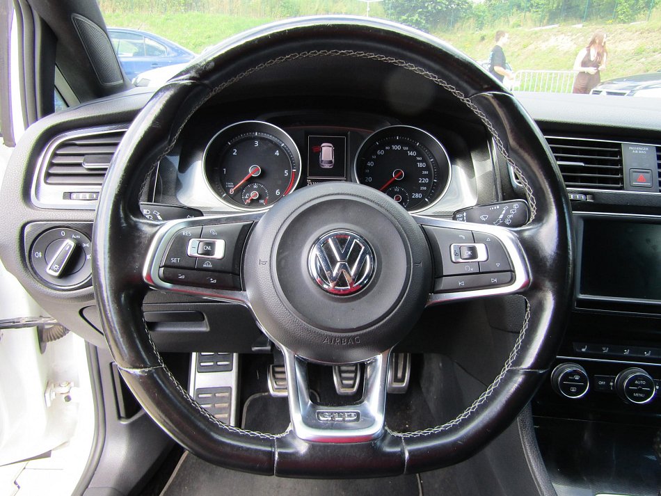 Volkswagen Golf 2.0 TDi 