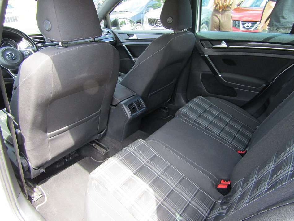 Volkswagen Golf 2.0 TDi 