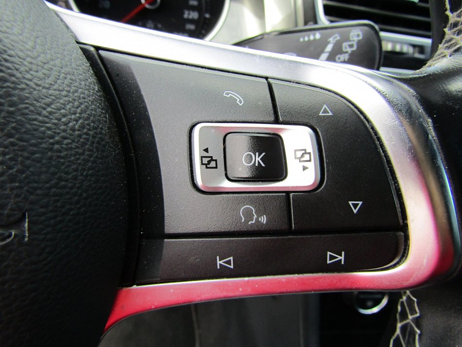 Volkswagen Golf 2.0 TDi 