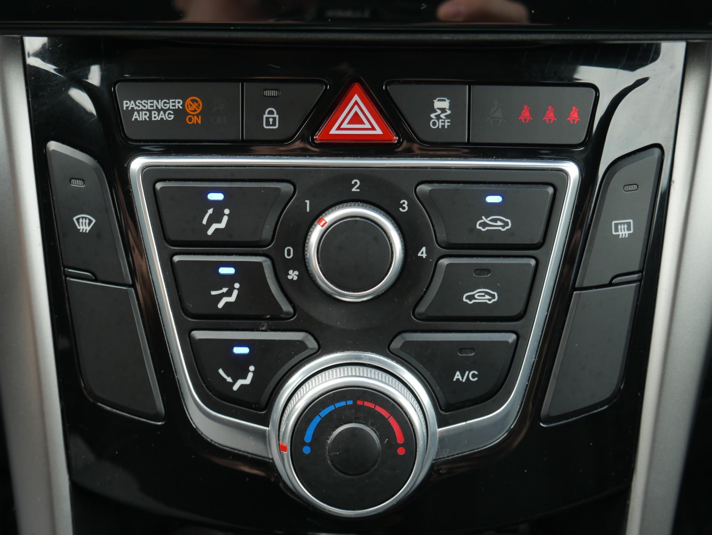 Hyundai i30, 2012 - pohled č. 16