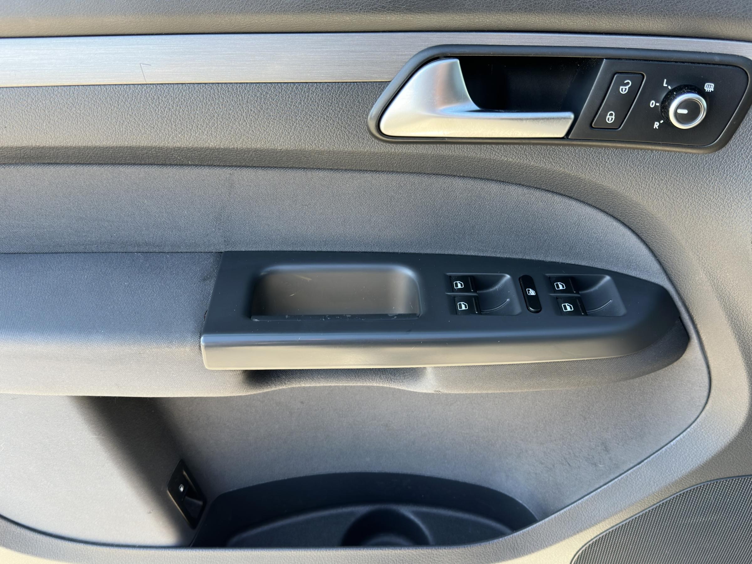 Volkswagen Touran, 2011 - pohled č. 11