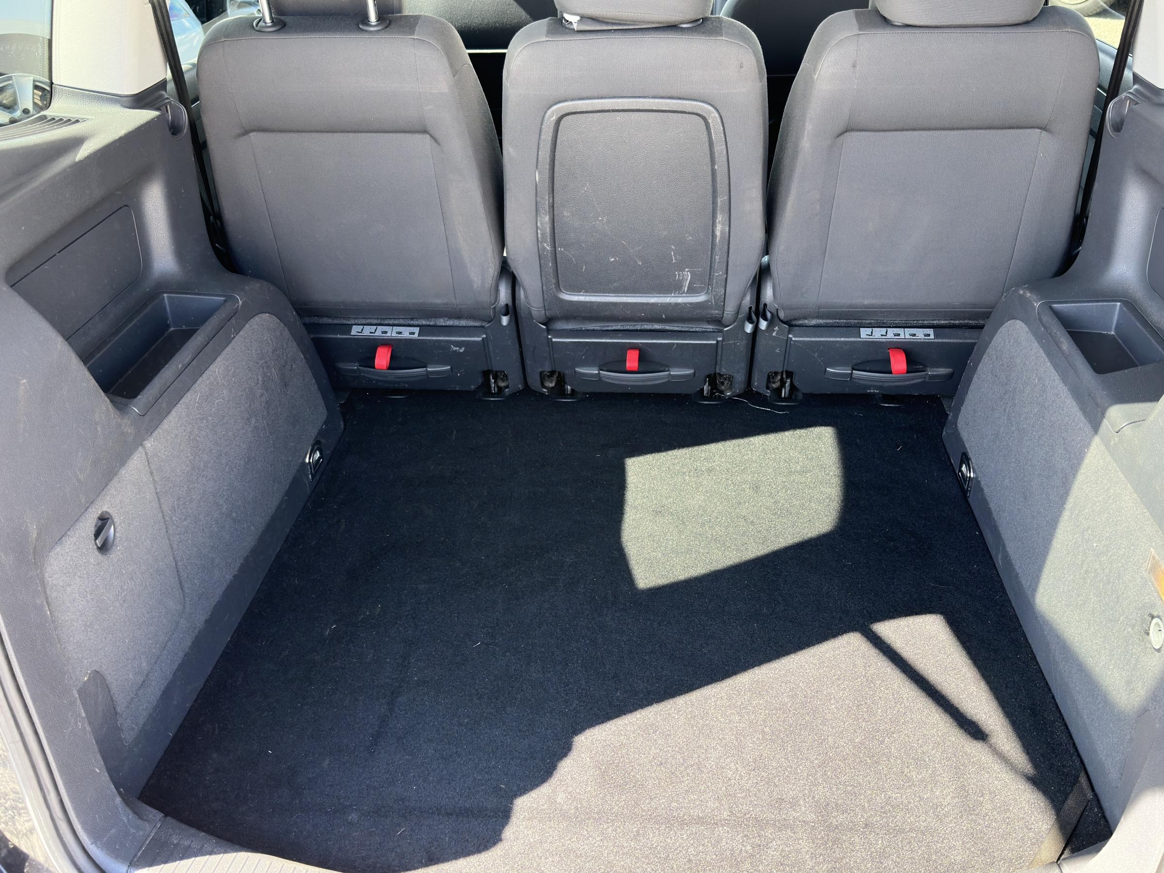 Volkswagen Touran, 2011 - pohled č. 7