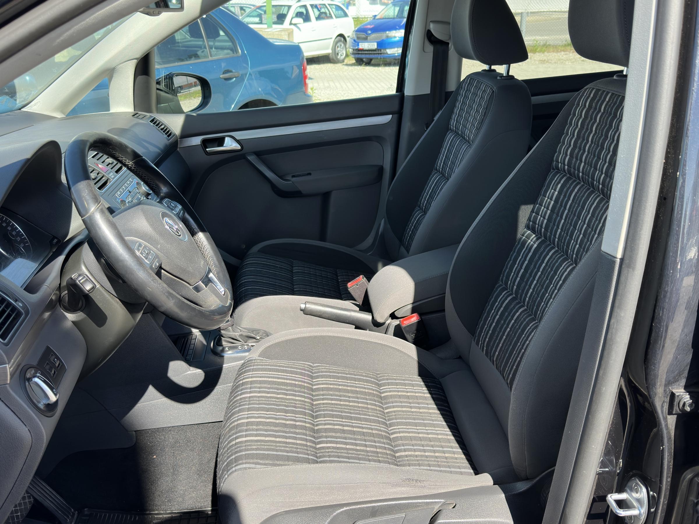 Volkswagen Touran, 2011 - pohled č. 9