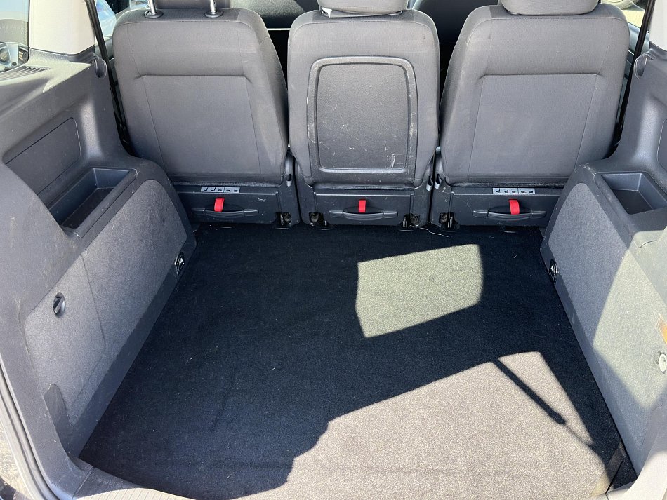 Volkswagen Touran 2.0 TDi 